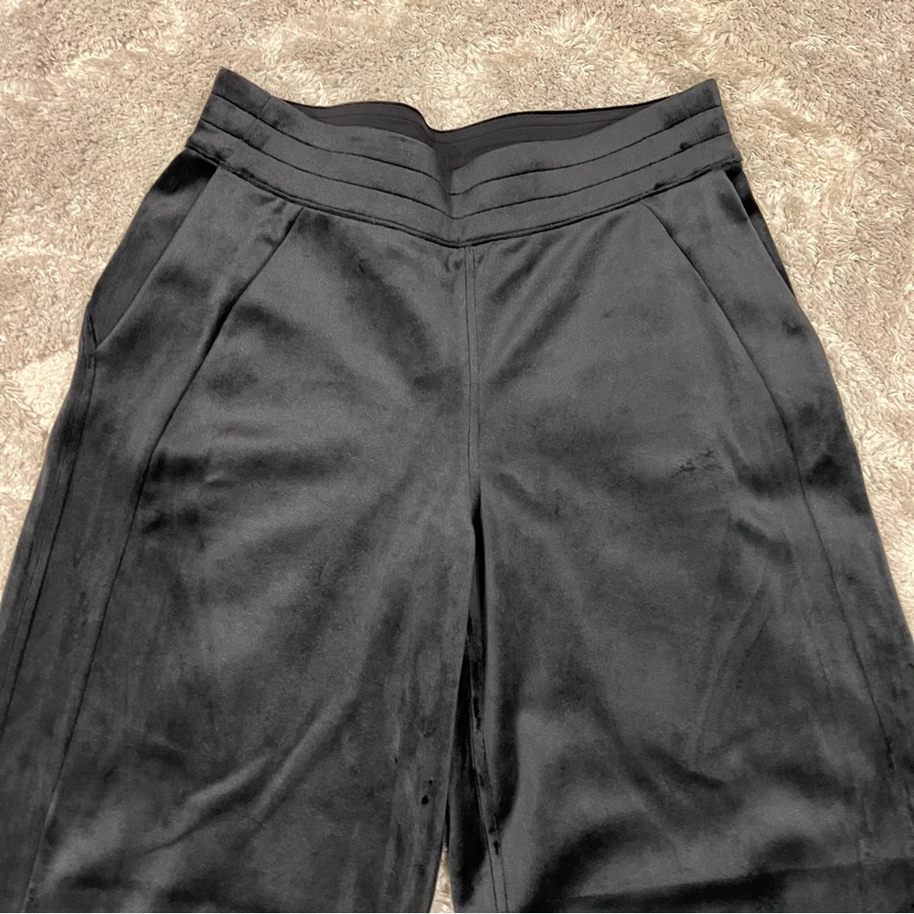 Lululemon | Scuba Velvet Black Mid-Rise Wide-Leg Pant size Large - Picture 5 of 16